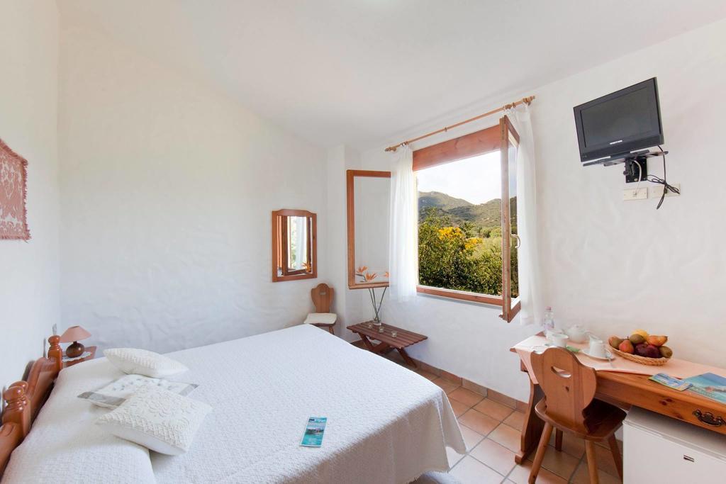Hotel S'Obreschida Кастиадас Номер фото