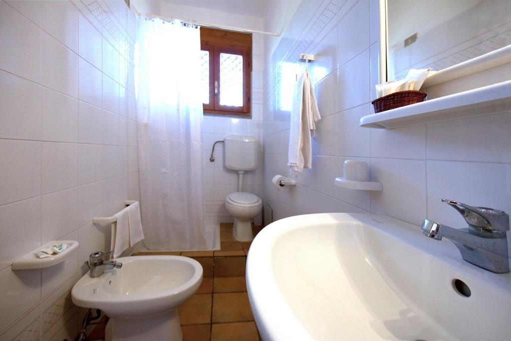 Hotel S'Obreschida Кастиадас Номер фото